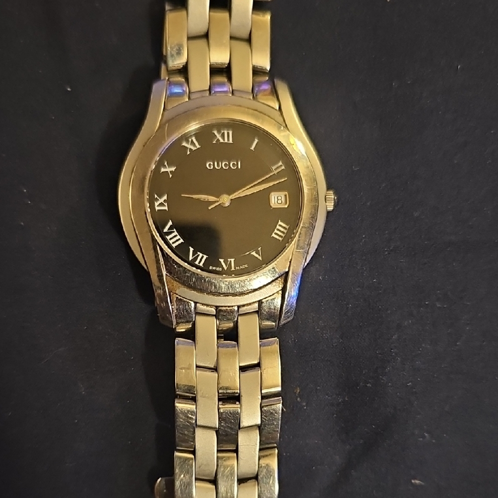 Gucci 5500m Men's Black and Silver Watch